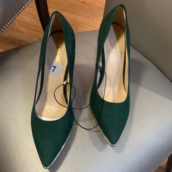 Andrew Marc Shoes Emerald Green Pump With Gold Frame Poshmark Hanging Basket Mesh Live Plant